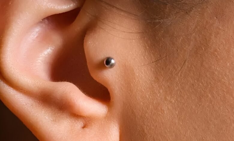 tragus piercing